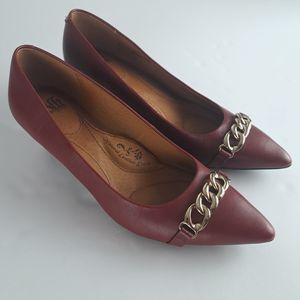 Sofft 8.5 Chain Link Wedge 2 Inches Pointed Toe Leather Lining Comfort Footbed